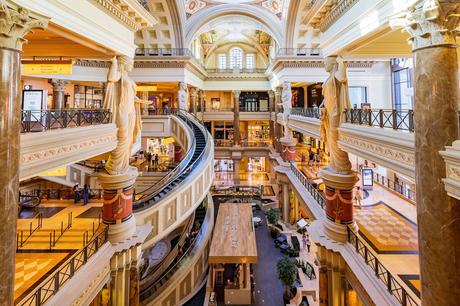 12 centros comerciales de EE. UU. que son destinos en sí mismos Tiendas Forum en el Caesars Palace