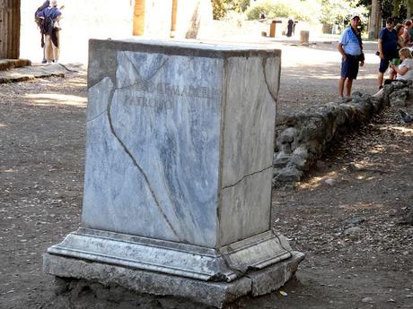 Pompeya VI: del Odeón al templo de Isis, entre espectáculo y misterio