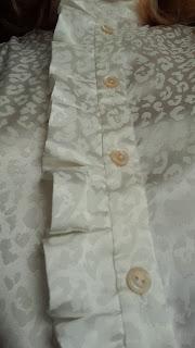 CON VOLANTITOS PLISADOS