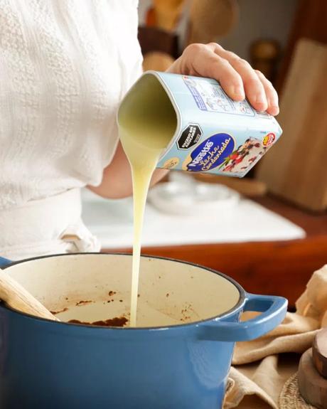 agregar leche condensada