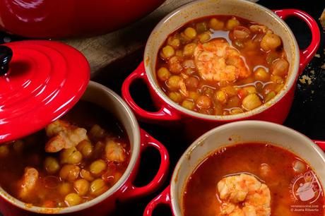 Guiso de garbanzos con langostinos