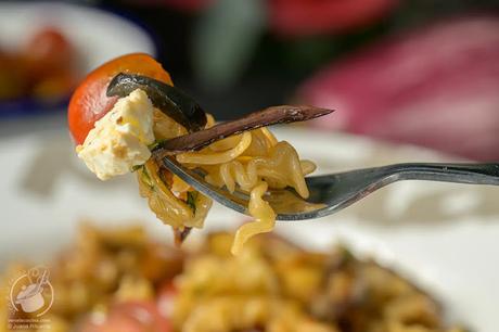 Ensalada tibia de pasta y berenjena
