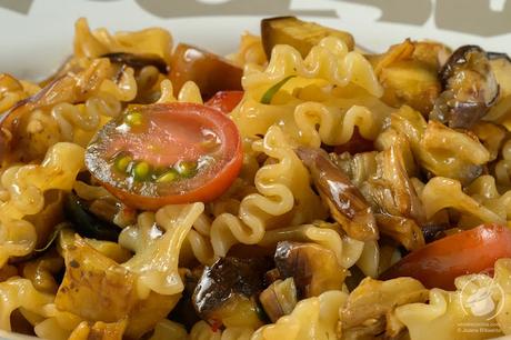 Ensalada tibia de pasta y berenjena
