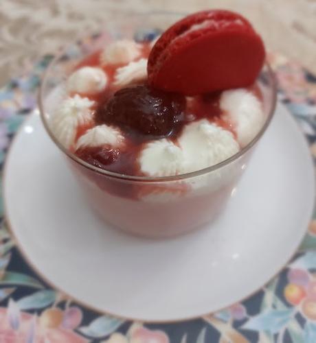 MOUSSE DE FRESAS HECHA CON MERMELADA CASERA