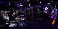 Turnstile versionan Burning Fight en la BBC