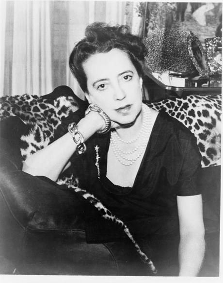 Elsa Schiaparelli, rara avis elsa schiaparelli retrato 1952