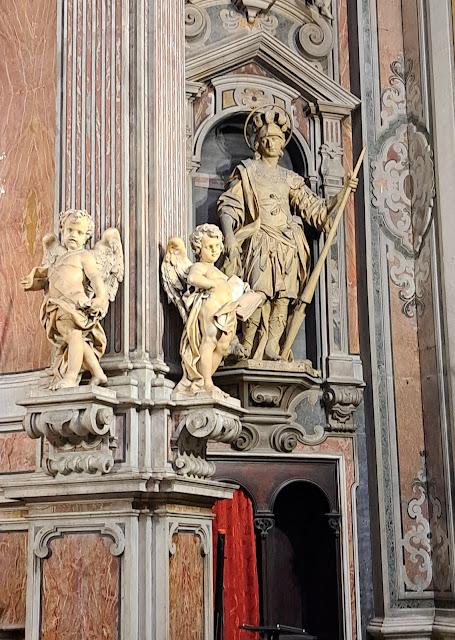 Bajo la cúpula de San Ferdinando de Nápoles