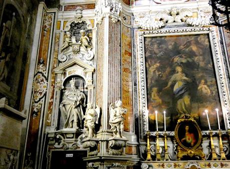 Bajo la cúpula de San Ferdinando de Nápoles