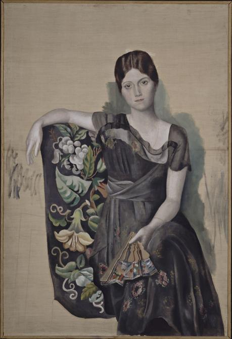 Picasso, lo sagrado y lo profano Pablo Picasso, Retrato de Olga en una butaca, 1917-18