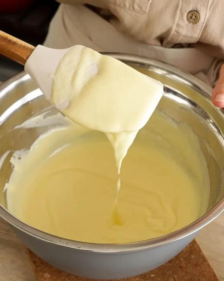 mezcla de yemas con queso crema lista