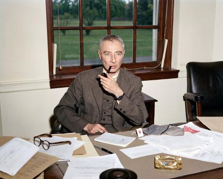 Oppenheimer y su visión humanista de Einstein