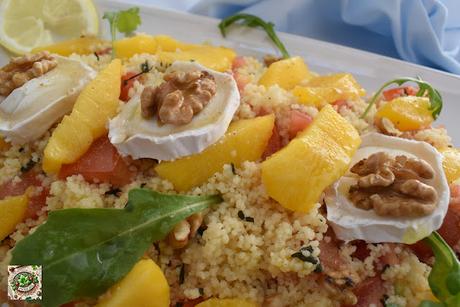 Ensalada de cuscús, queso de cabra y nectarinas