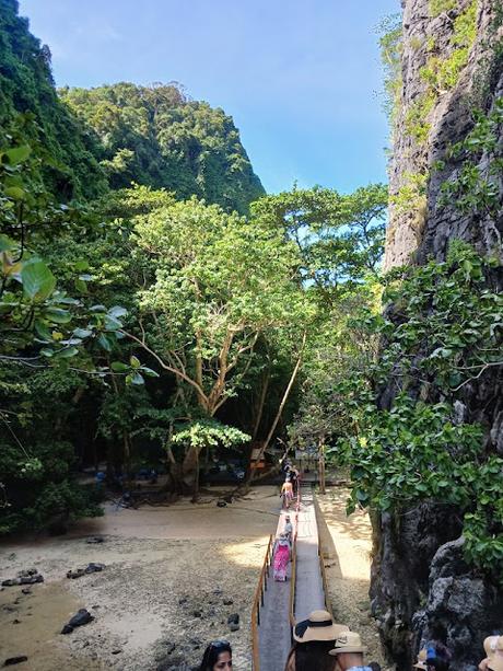 Pasarela ecológica que conduce hacia Maya Bay