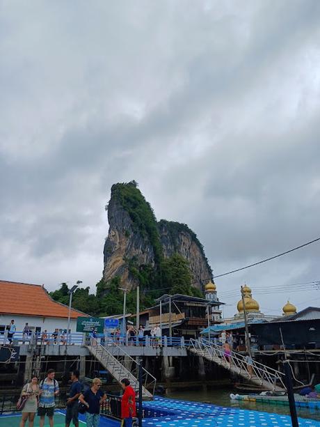 Pueblo flotante de Panyee en Tailandia