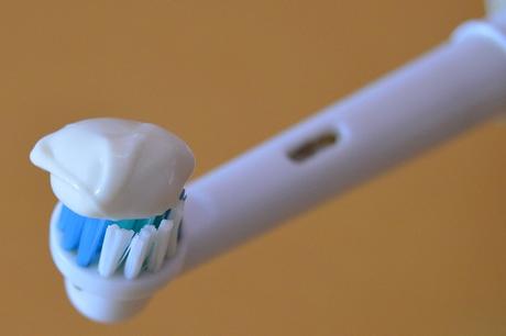 Pasta de dientes blanqueadora “Whitening Complete Care Toothpaste” de HIMALAYA