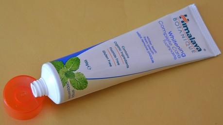 Pasta de dientes blanqueadora “Whitening Complete Care Toothpaste” de HIMALAYA