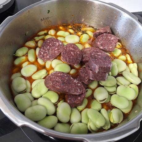 Habas a la catalana Habas a la catalana