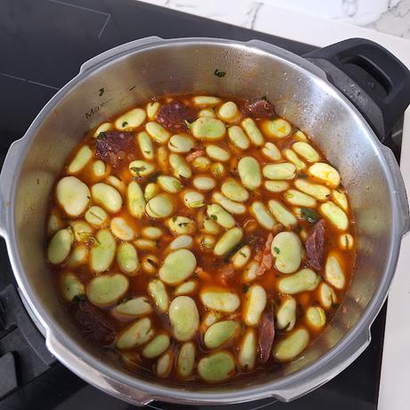 Habas a la catalana Habas a la catalana