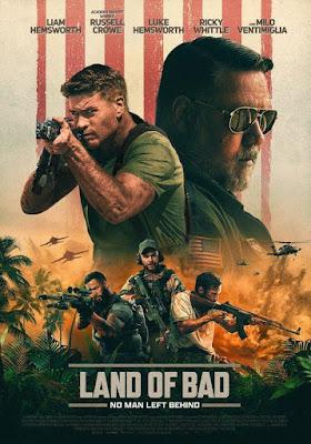 Cartel de la pelĂ­cula MisiĂłn Hostil con Liam Hemsworth en combate y Russell Crowe en la base.