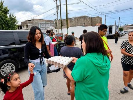 Programa alimentario llega a familias de Los Silos en Villa de Pozos