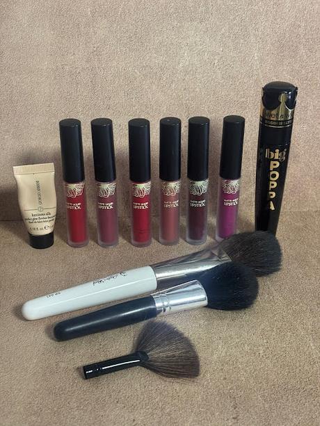 labiales, brochas y otros productos de makeup
