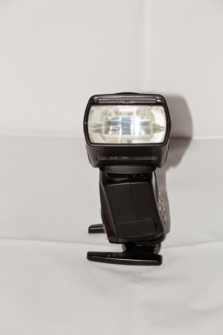 Review Flash Yongnuo YN-560 II