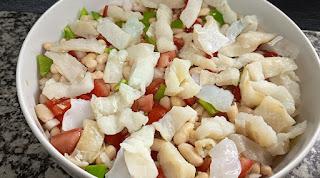 Ensalada de alubias blancas con bacalao