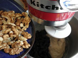 Pan dulce de canela con pasas y nueces