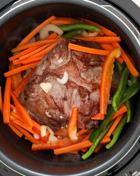 Carne Desmechada agregar los vegetales cortados