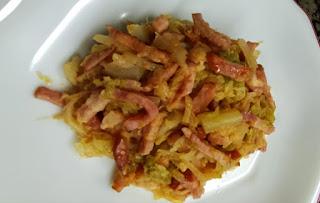 Col rehogada con bacon