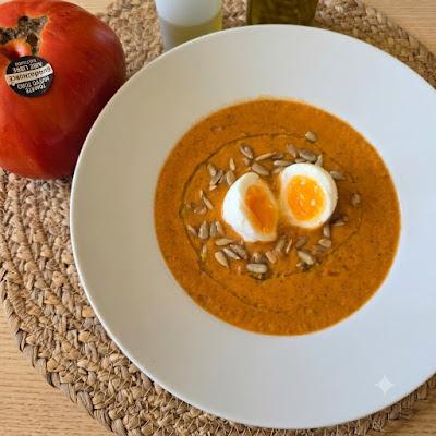 CREMA TEMPLADA DE CALABACÍN Y TOMATE HUEVO DE TORO CREMA TEMPLADA DE CALABACÍN Y TOMATE HUEVO DE TORO