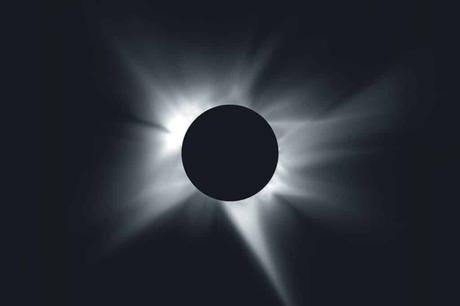 Cuenta atrás para el eclipse solar, a un día de este histórico evento en España Cuenta atrás para el eclipse solar, a un día de este histórico evento en España