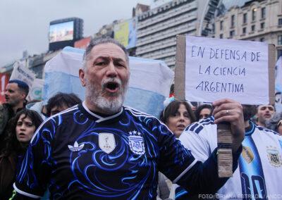 La ciencia tiene hinchada