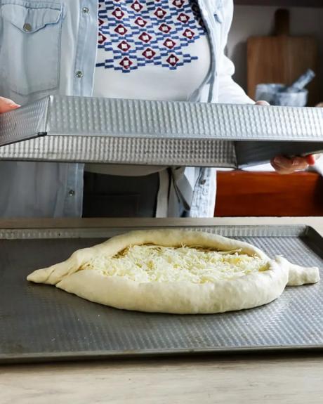 cubrir el khachapuri para leudar