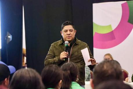 Ricardo Gallardo amplía programas sociales en Alaquines