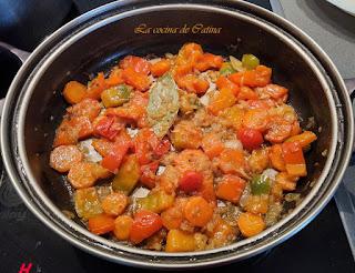 Jamoncitos de pollo con pimientos y aceitunas