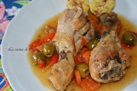 Jamoncitos de pollo con pimientos y aceitunas