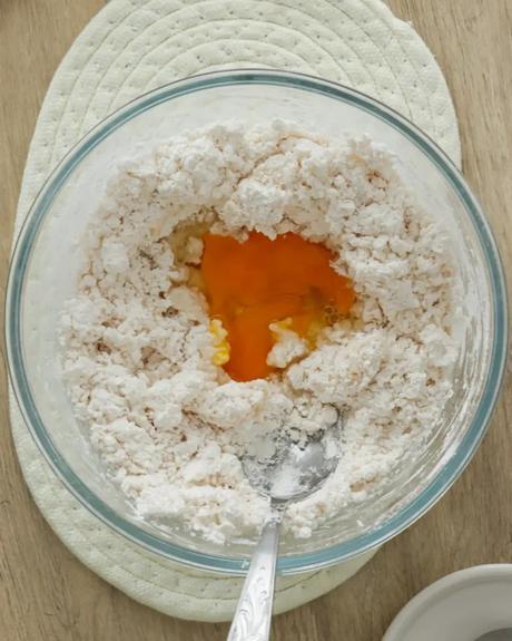 añadir los huevos a la mezcla