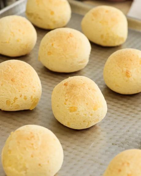 Pão de Queijo pao de queijo recien salido del nhorno