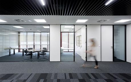 El suelo técnico elevado impulsa la flexibilidad en las oficinas de Málaga