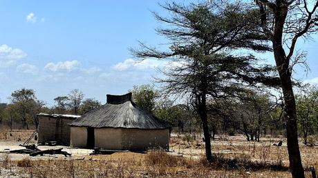 NAMIBIA : EN LA REGIÓN DE ZAMBEZE NAMIBIA : EN LA REGIÓN DE ZAMBEZE