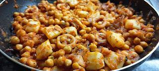 Garbanzos con sepia y calamar