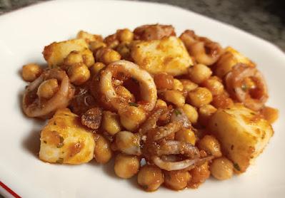 Garbanzos con sepia y calamar