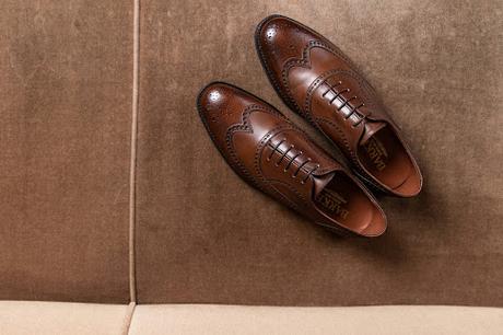 Par de zapatos masculinos con cordones Par de zapatos masculinos con cordones