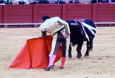 SEVILLA, 13ª DE FERIA: ¿DONDE HAS COMPRADO LOS TOROS… EN LOS CHINOS…?