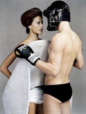 Alexandra Ambrosio se pone los guantes de boxeo para Vogue Rusia, mayo 2010