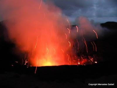 VANUATU: BAJO EL VOLCAN YASUR EN LA ISLA DE TANNA