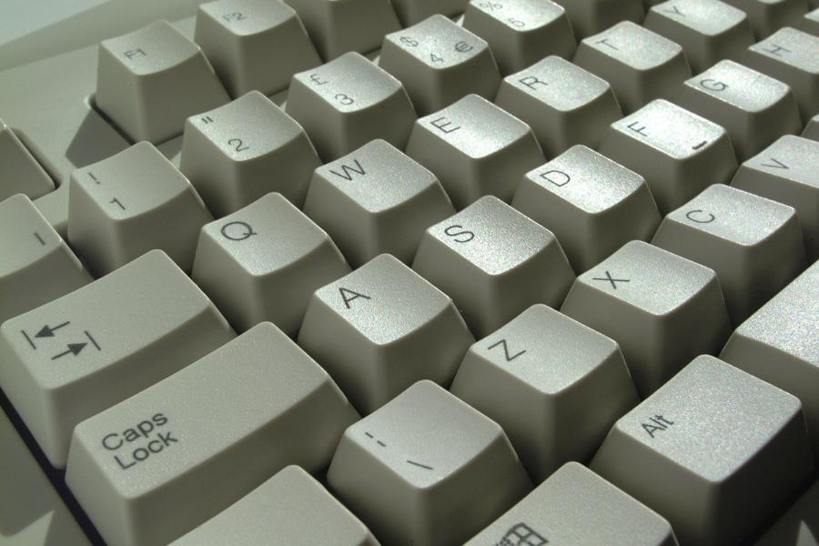 Charla Debate: Promesas y riesgos de la libertad en internet