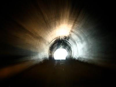 No es la luz al final del túnel, es un tren que se aproxima
