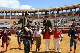VENTURA Y MOURA A HOMBROS EN EL FESTEJO MATINAL DE REJONES DE LAS FIESTAS ARACELITANAS